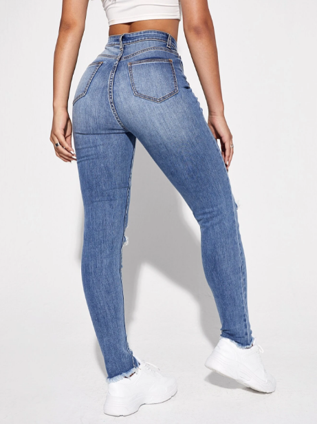 Calça Jeans Detalhe rasgado Skinny