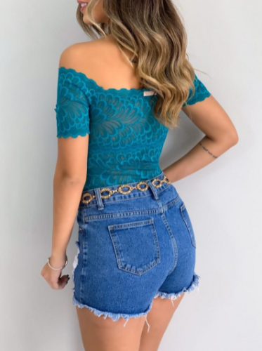 Body Ciganinha Rendado e Shorts Jeans Bolso bordado + Cinto Infinito